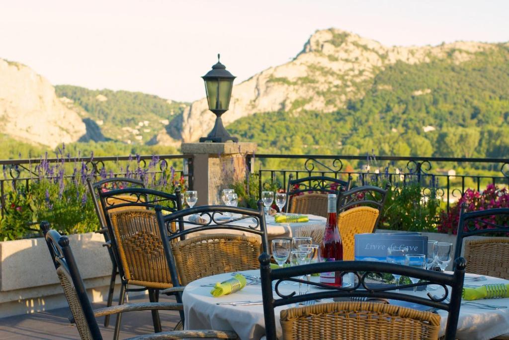 Logis Hotel Restaurant La Porte Des Cevennes Anduze Exterior foto