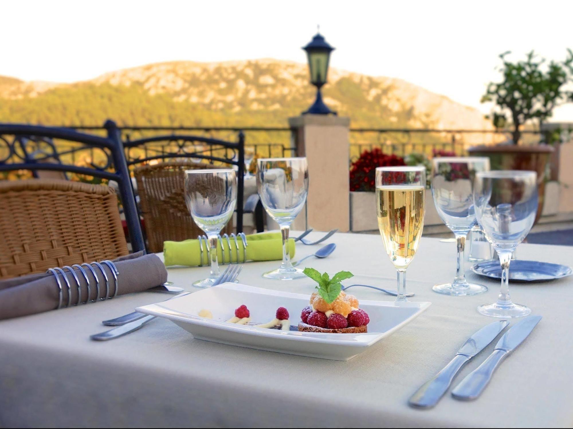 Logis Hotel Restaurant La Porte Des Cevennes Anduze Exterior foto